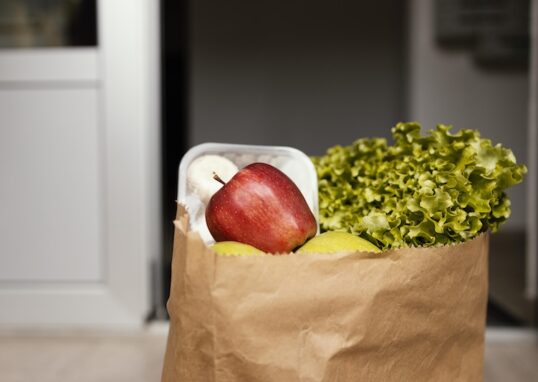 Kasse med grönsaker